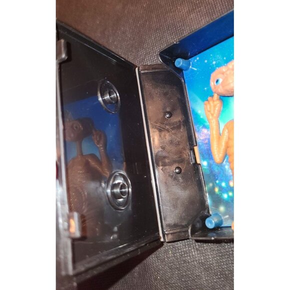 E.T. The Extra-Terrestrial Limited Edition VHS Tape Toy Universal Light Up - Picture 9 of 11